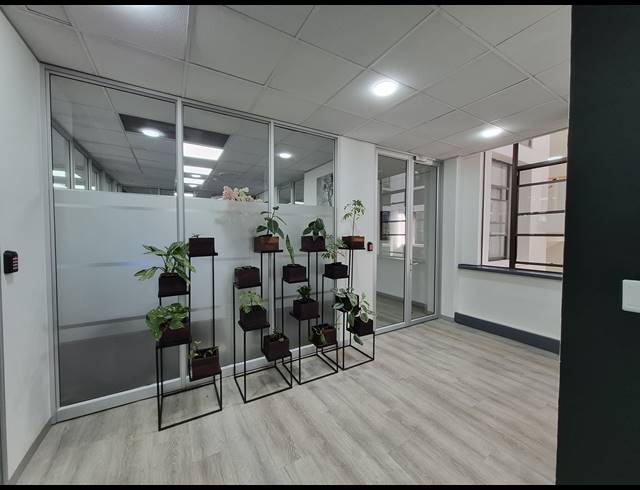 52M² SERVICED OFFICE TO LET IN SANDTON CENTRAL